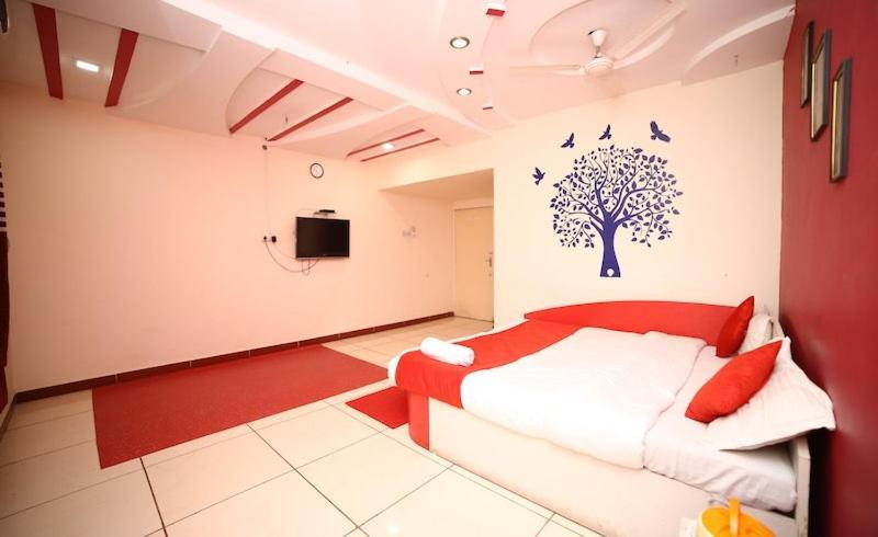 Hotel Velvet Rajkot Esterno foto